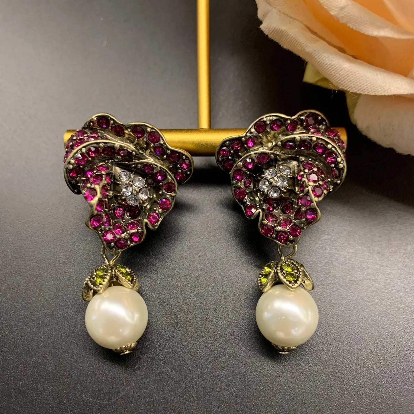 European and American High-end Design Pearl Vintage Rose Shape